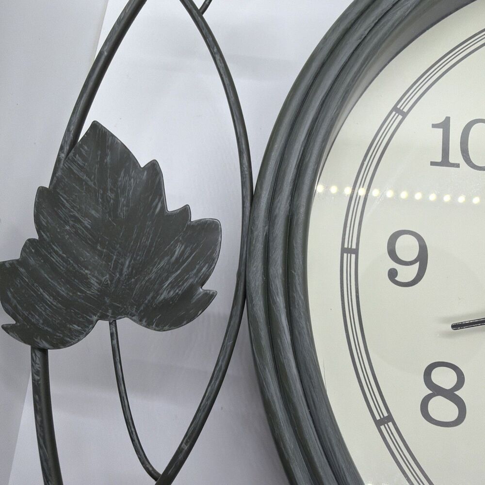 Metal Chaney Wall Clock, Ivy Design, Battery Operated, Good Condition, 13"Diam - Picture 3 of 5